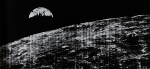 Jeder Flug zum Mond ist  auch ein Blick  zurück auf die Erde